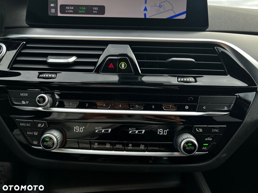 BMW Seria 5 530e xDrive M Sport Edition - 32