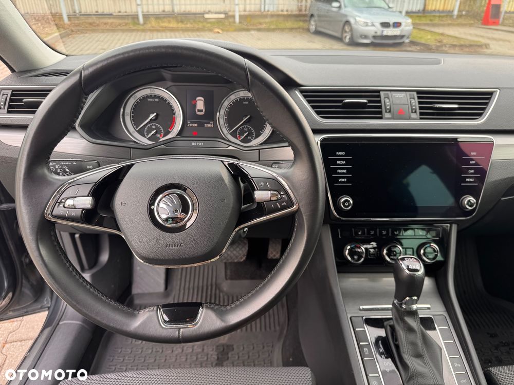 Skoda Superb 2.0 TDI SCR 4x4 Style DSG - 10