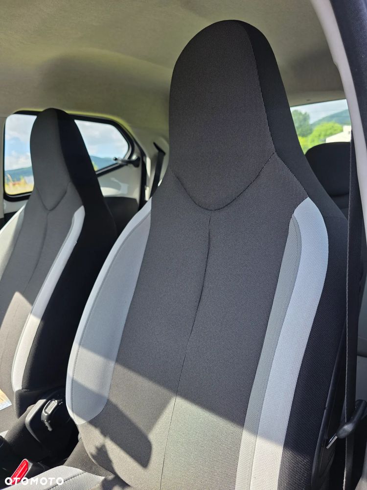 Toyota Aygo x-play Eco - 12