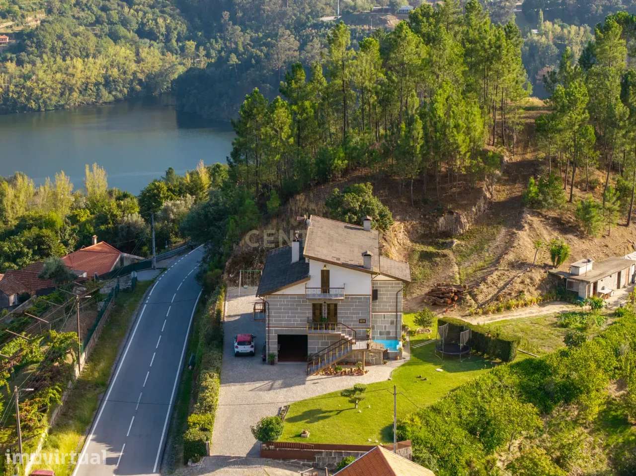 Moradia V4 com Vista Rio e Terreno em Paços de Gaiolo - Grande imagem: 3/31