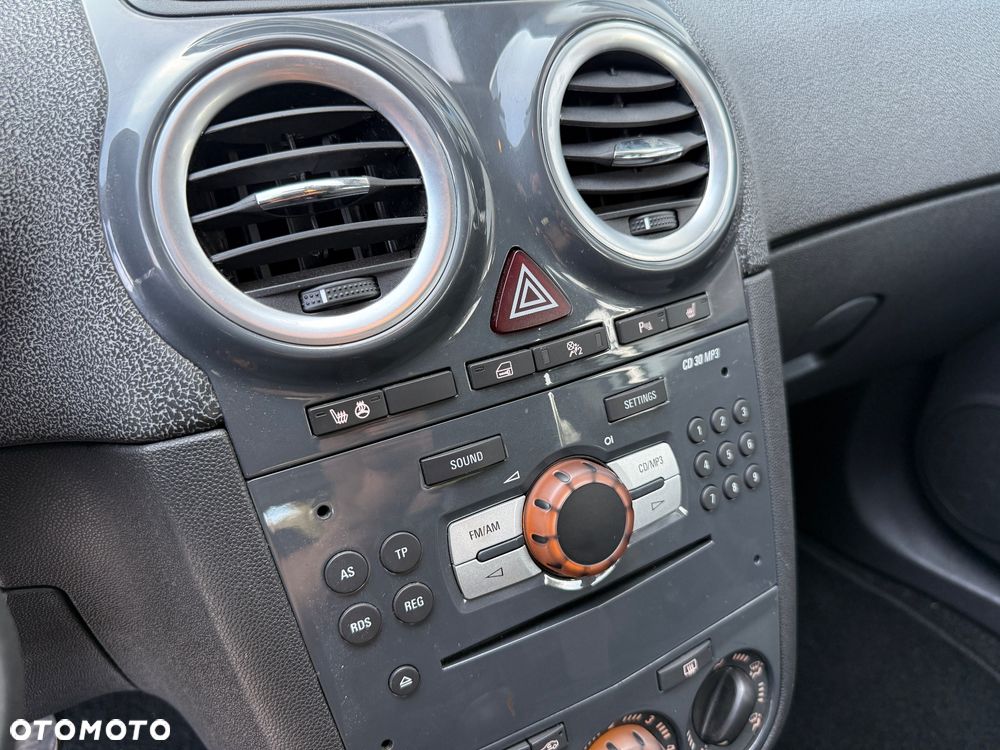 Opel Corsa 1.4 16V Cosmo - 12