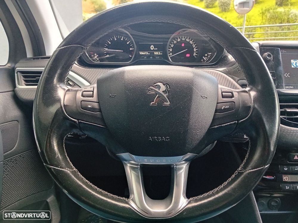 Peugeot 2008 1.2 PureTech Allure - 19