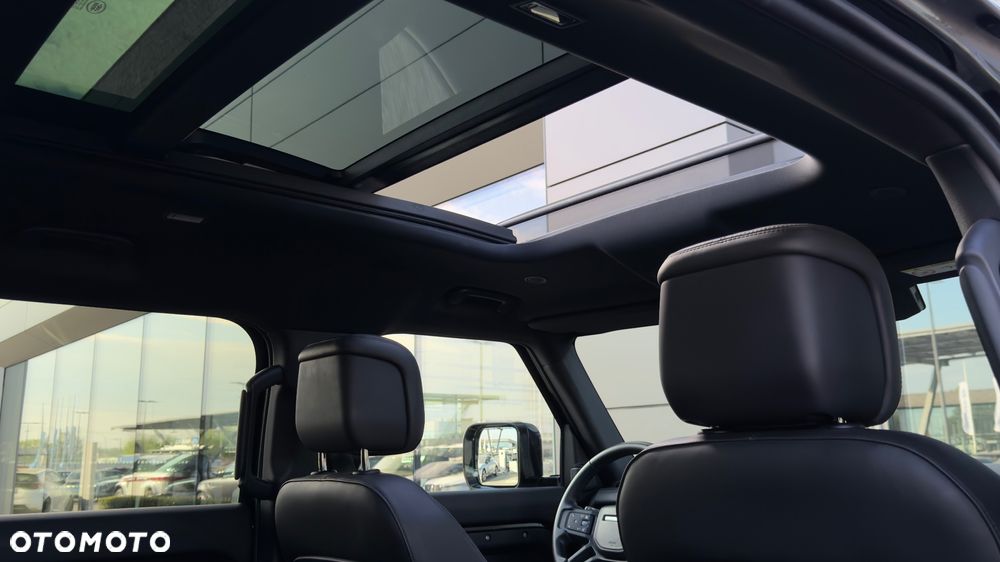 Land Rover Defender - 12