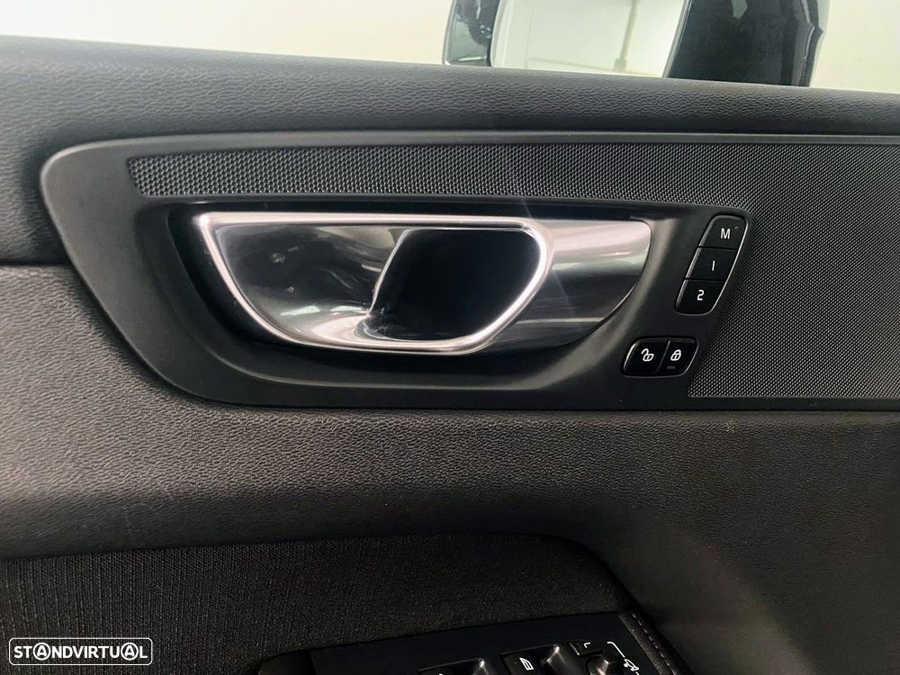 Volvo XC 60 2.0 B4 Momentum Plus - 17