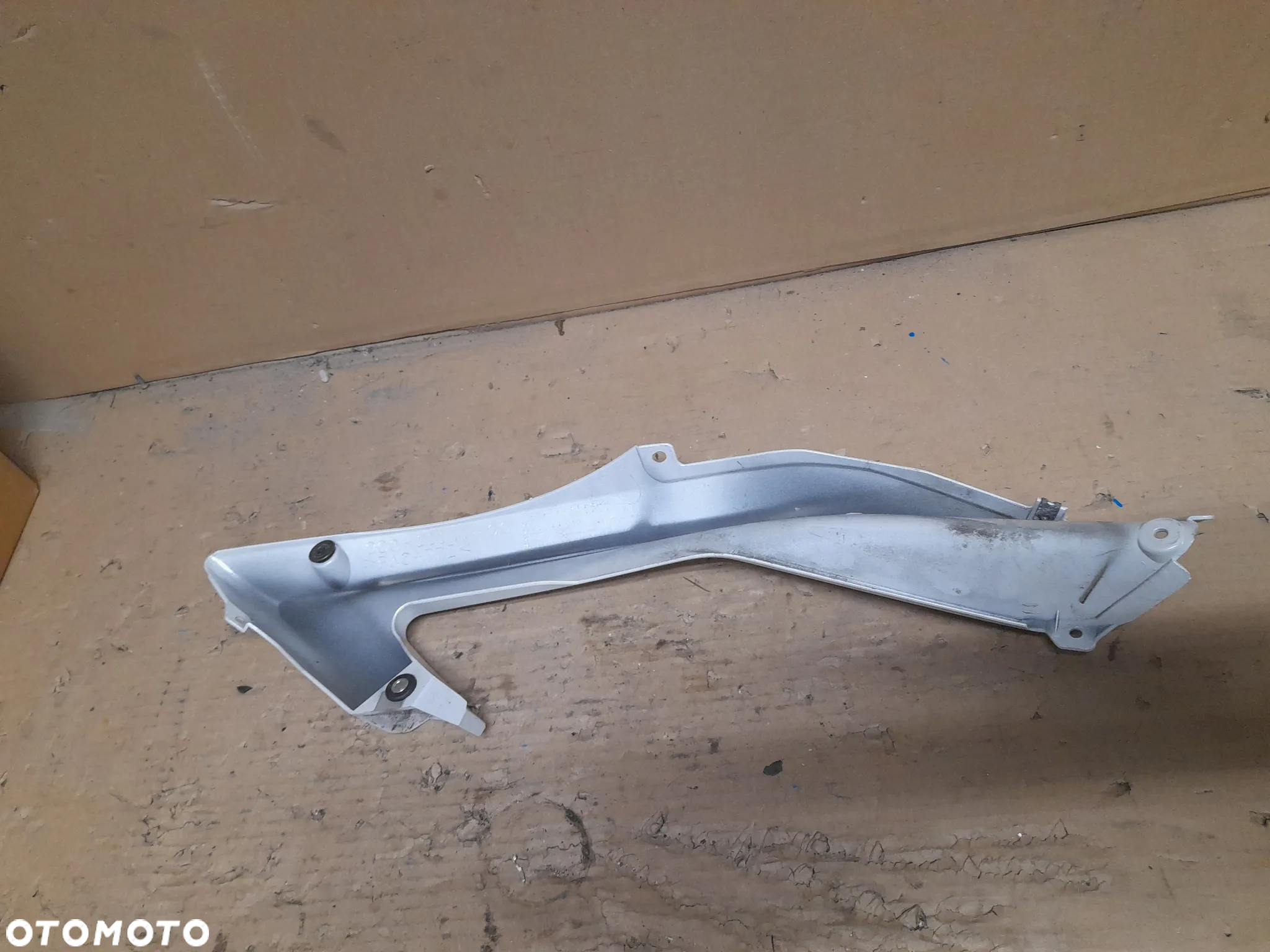 06 07 Yamaha YZF R6R Osłona lewej strony osłony owiewki  Lewa owiewka pług 200-2117V-00 - 4