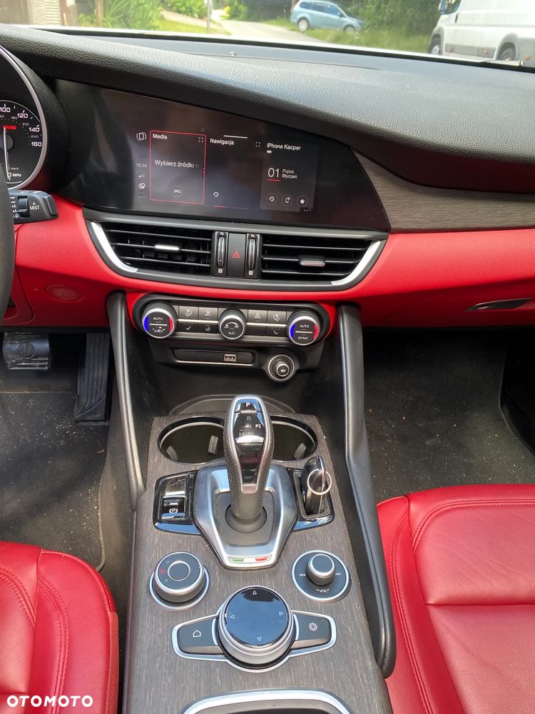 Alfa Romeo Giulia - 12