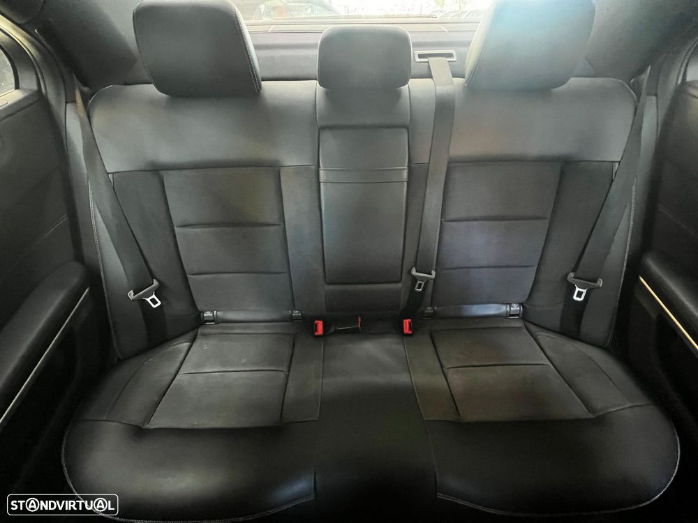 Mercedes-Benz E 250 BlueTEC Avantgarde Auto. - 19