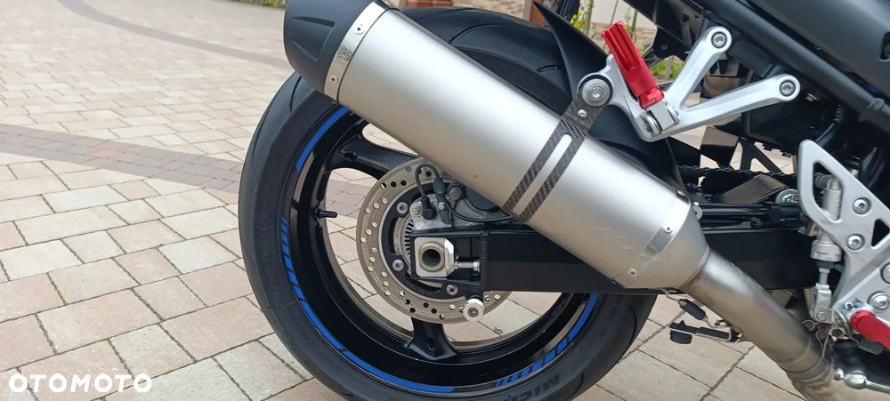 Suzuki GSX - 23