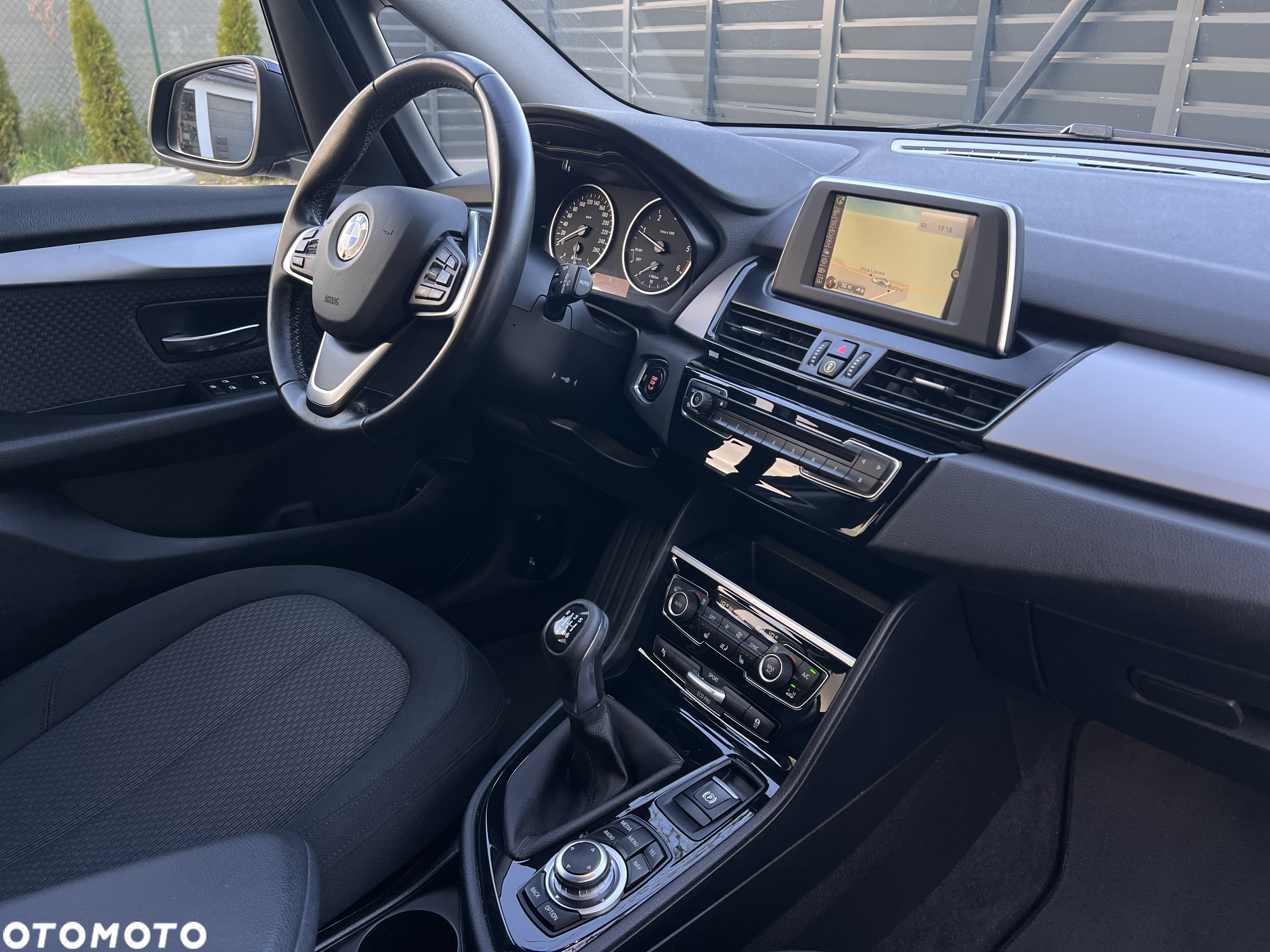BMW Seria 2 218d Sport Line - 23