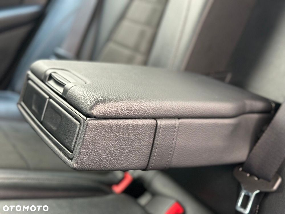 Mercedes-Benz Klasa E - 33