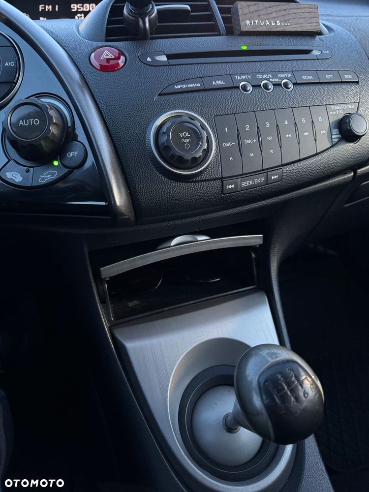 Honda Civic 1.8 Comfort - 35