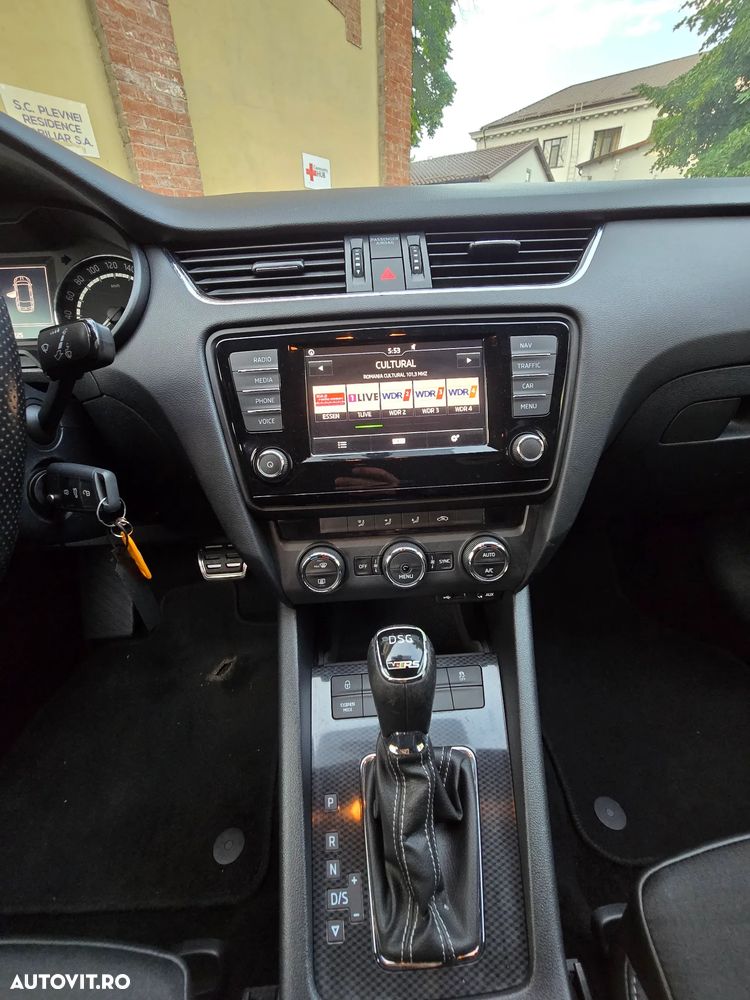 Skoda Octavia 2.0 TDI DSG RS - 10