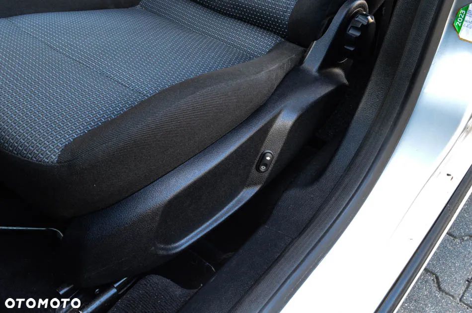 Ford Mondeo 2.0 Ambiente - 29