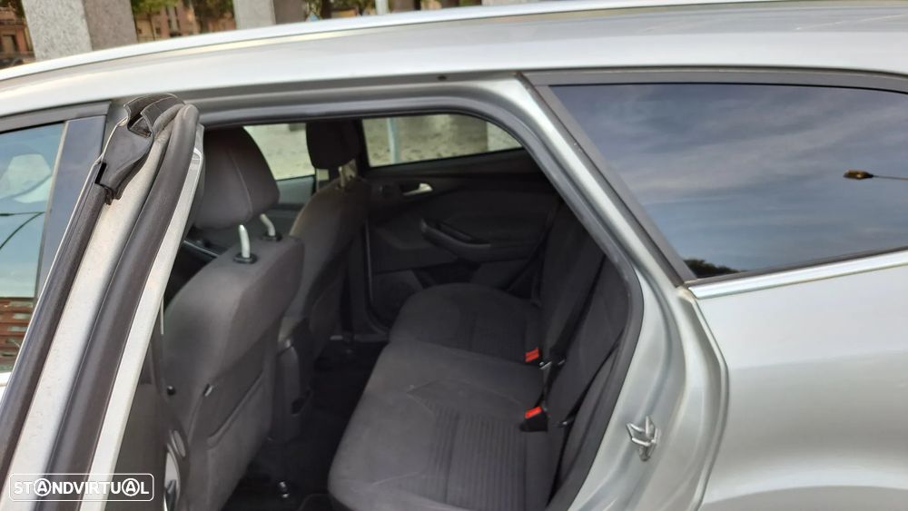 Ford Focus SW 1.5 TDCi EcoBlue Business - 20