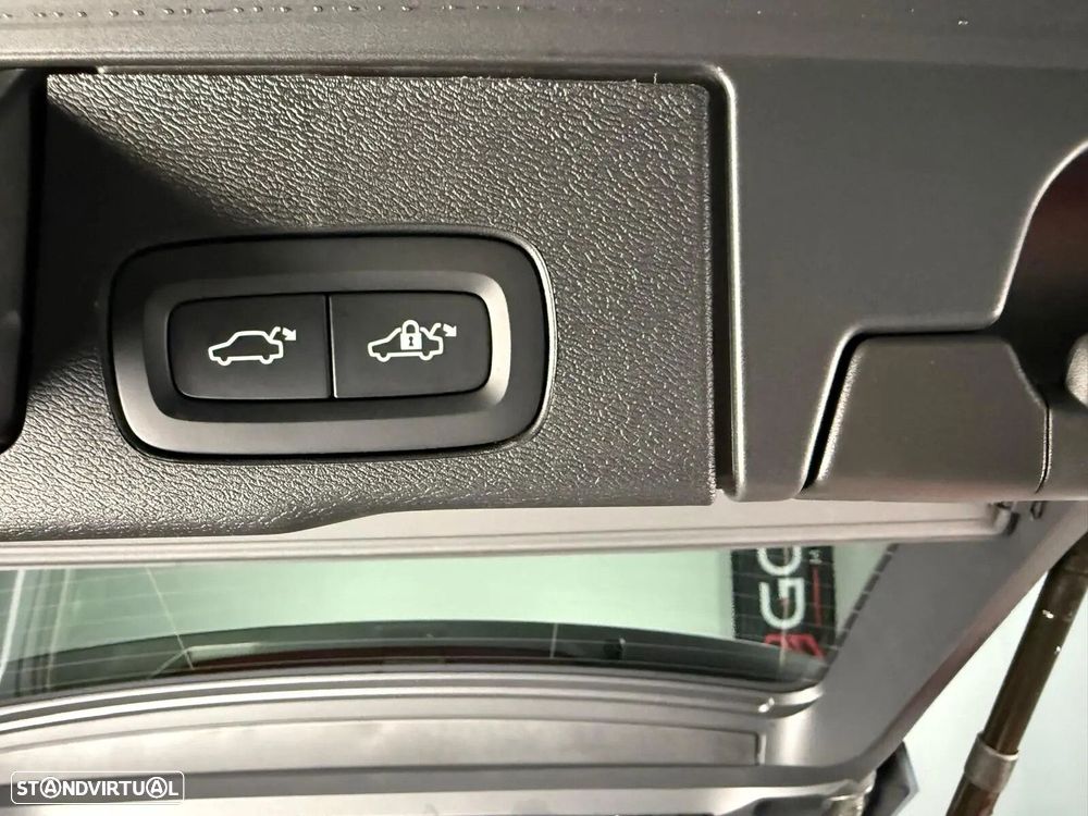 Volvo XC 60 2.0 T8 PHEV Plus Bright AWD - 25