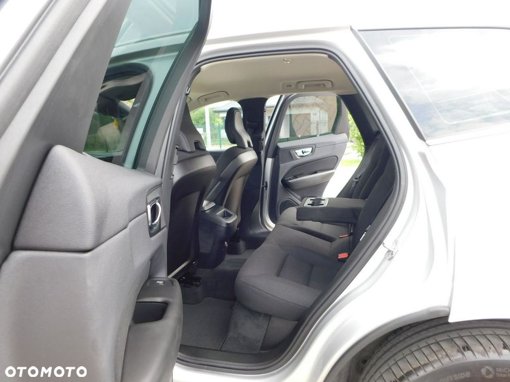 Volvo XC 60 B4 B Momentum Pro - 13