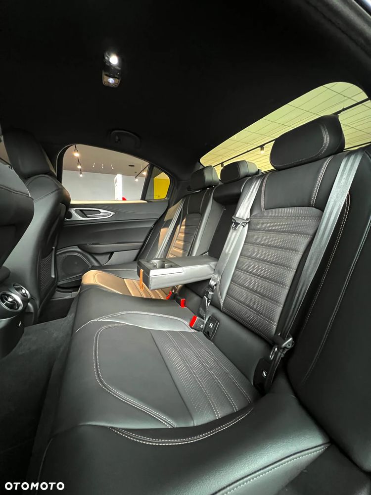 Alfa Romeo Giulia 2.0 Turbo Veloce Q4 - 16