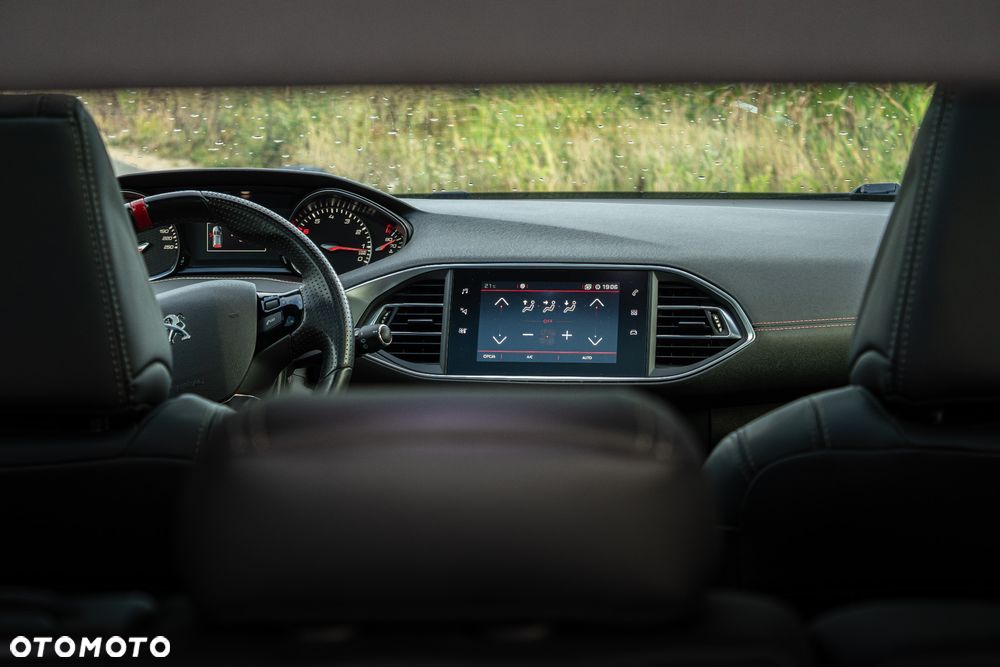 Peugeot 308 1.6 e-THP GTi by Sport S&S - 10