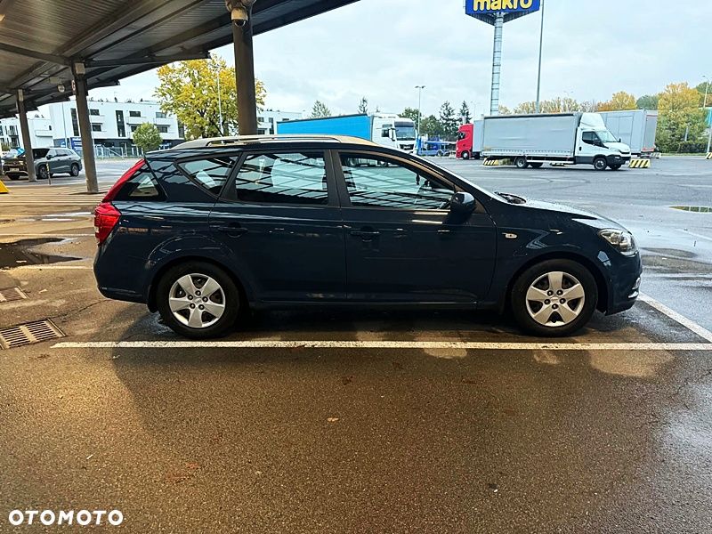 Kia Ceed - 8