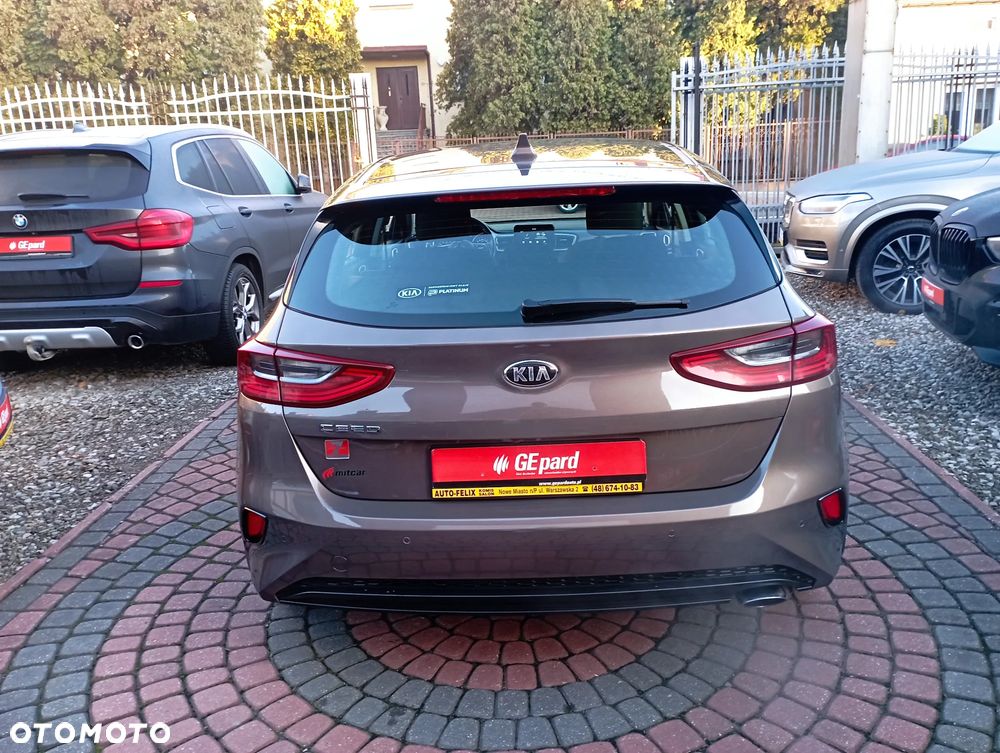 Kia Ceed 1.4 L - 5