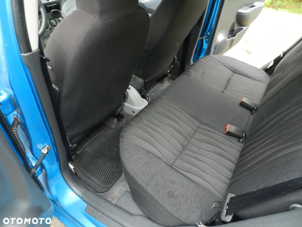 Nissan Pixo - 12