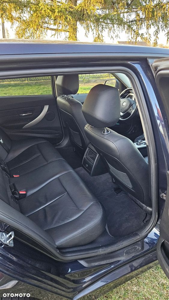 BMW Seria 3 320d xDrive - 14