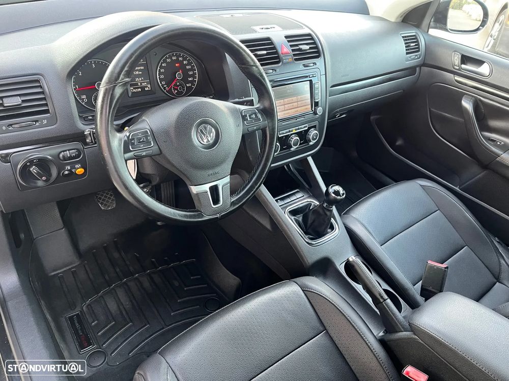 VW Jetta 2.0 TDI Highline - 7