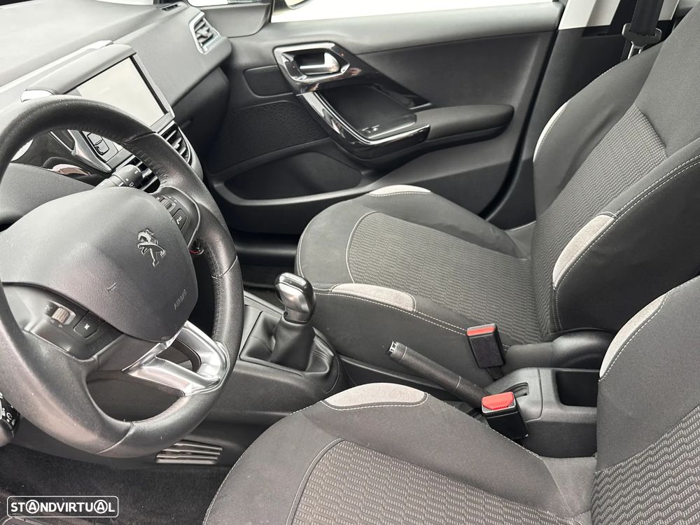 Peugeot 208 1.4 HDi SE Style - 16