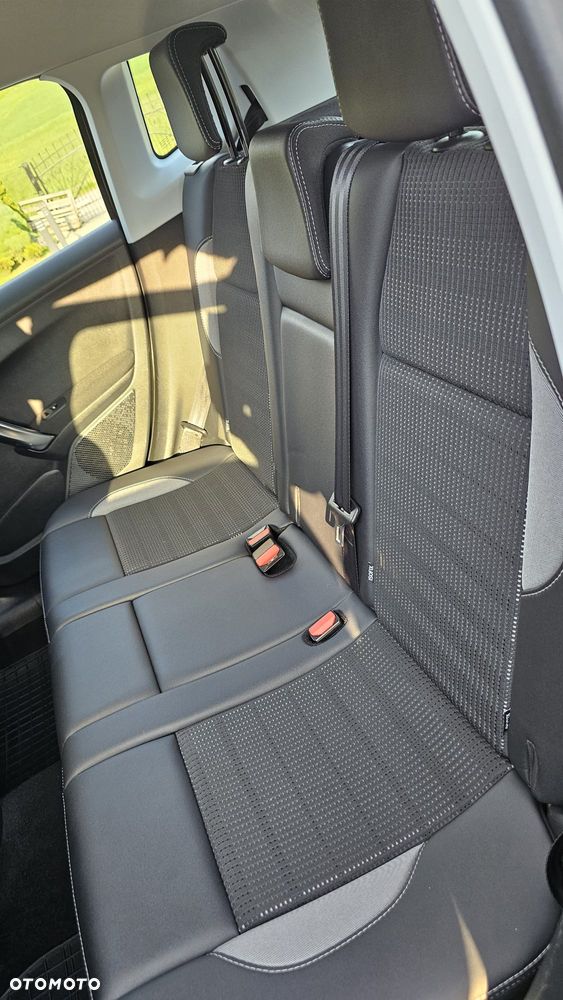 Peugeot 2008 1.2 Pure Tech GPF Allure S&S - 12