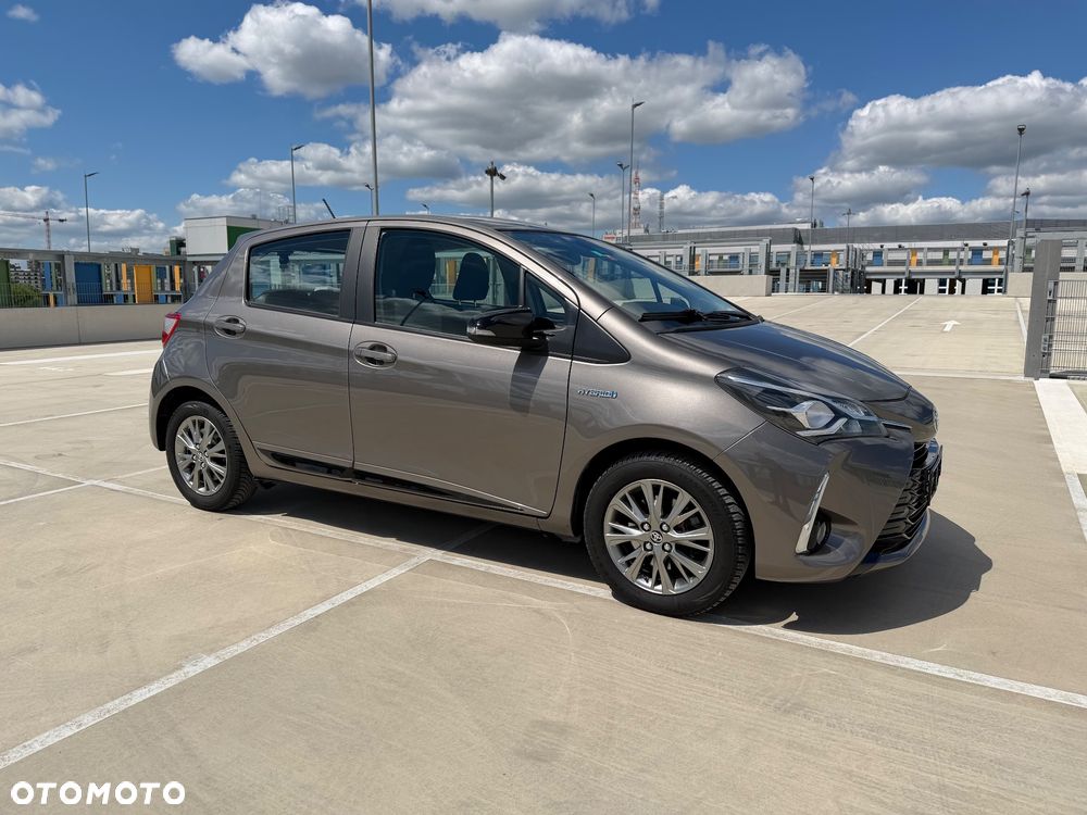 Toyota Yaris Hybrid 100 Premium - 5