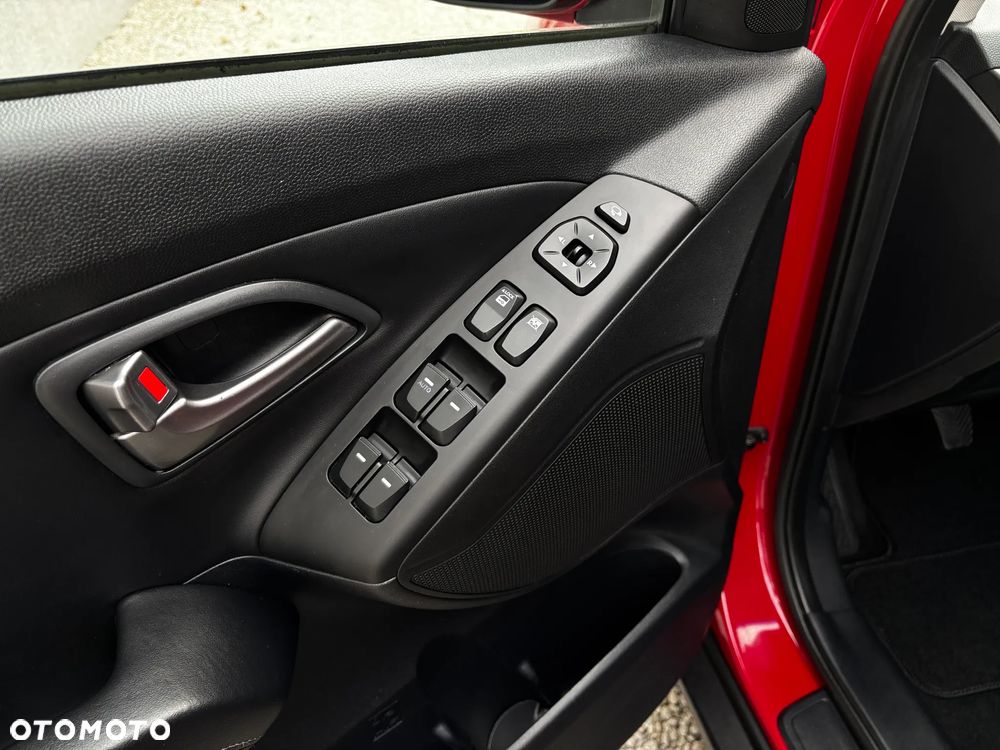 Hyundai ix35 1.6 2WD Fifa World Cup Edition - 38