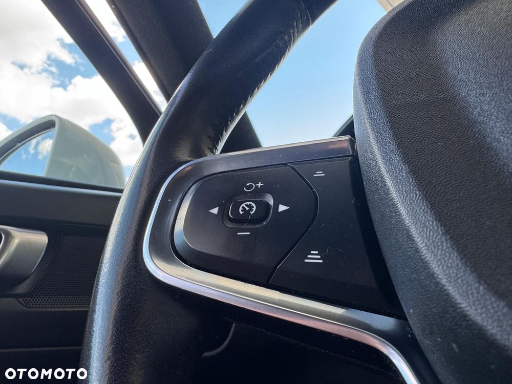 Volvo XC 40 T3 Momentum - 21