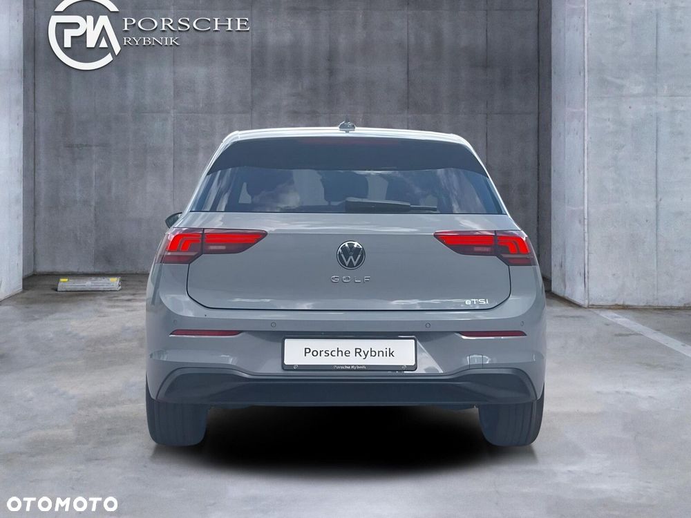 Volkswagen Golf - 6