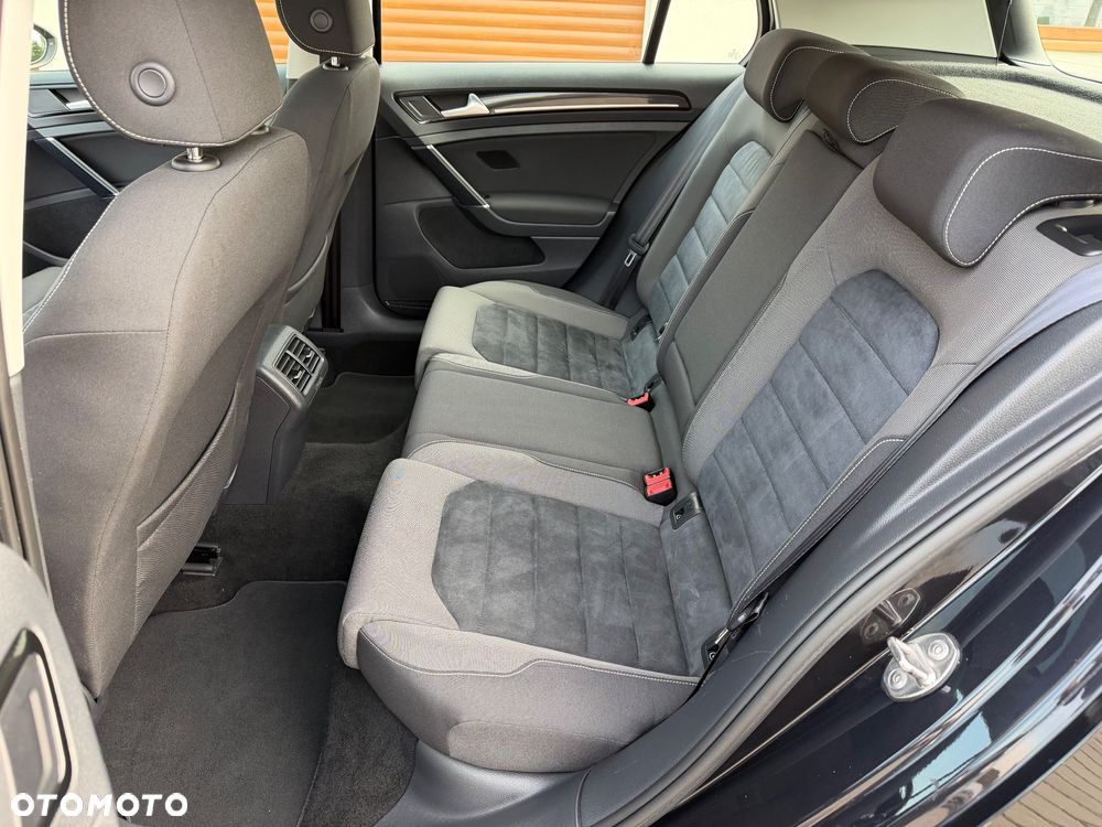 Volkswagen Golf 1.6 TDI DPF Highline - 29