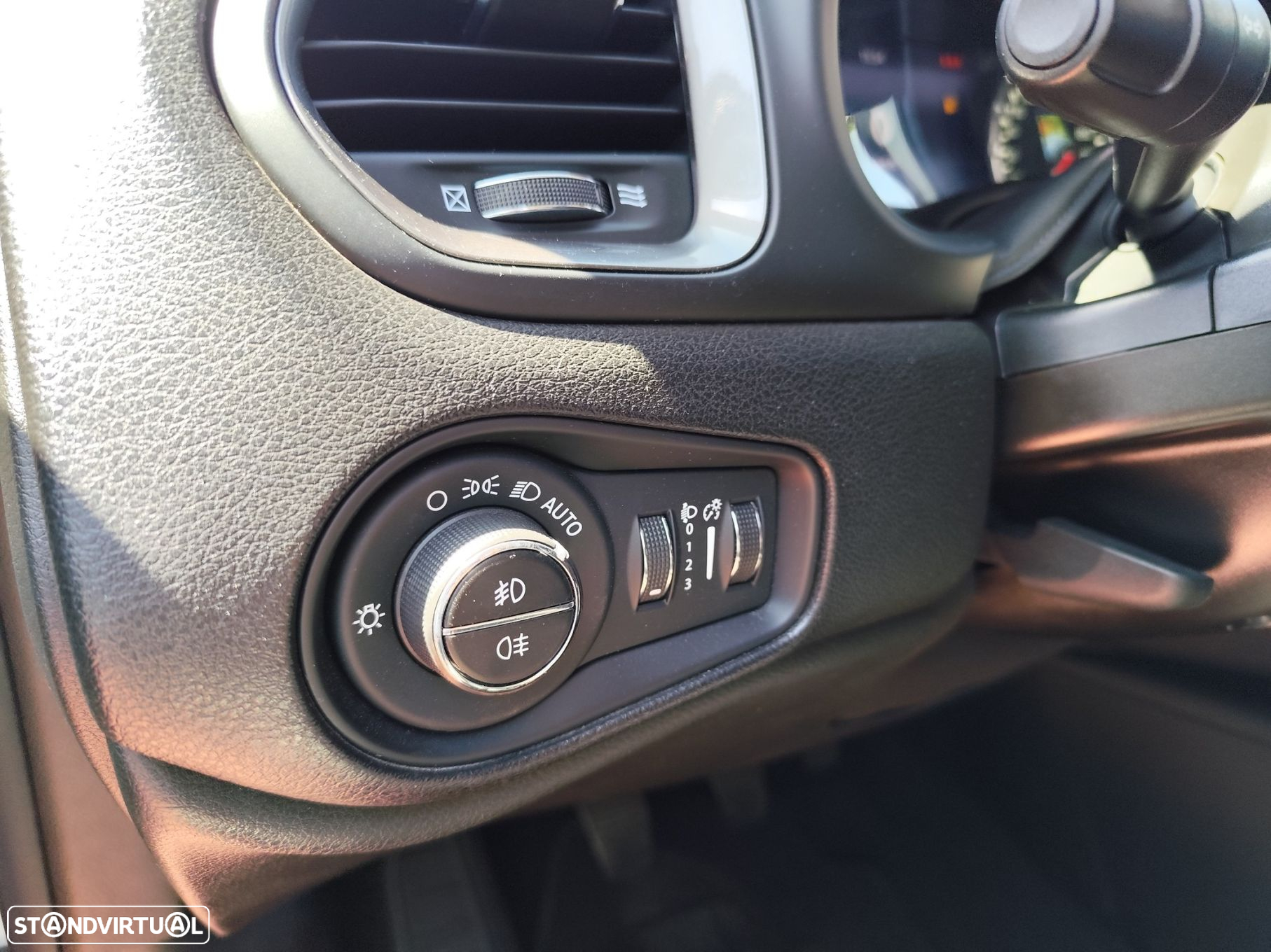 Jeep Renegade 1.0 T Limited - 17