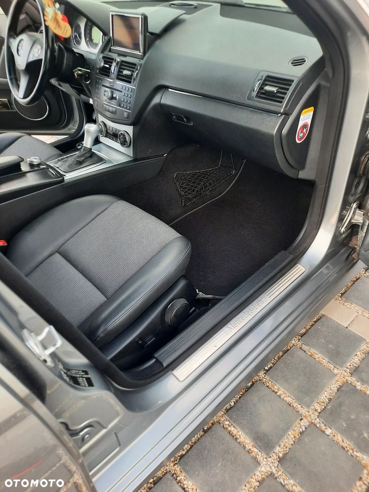 Mercedes-Benz Klasa C 220 CDI DPF Automatik Avantgarde - 26
