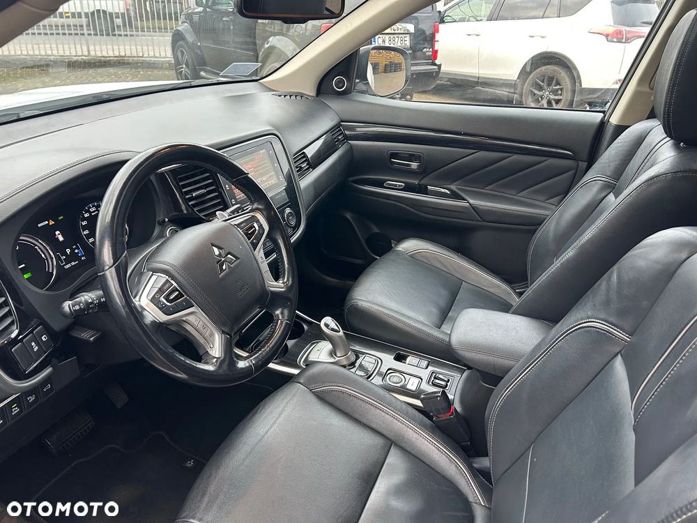 Mitsubishi Outlander 2.0 4WD Top - 9