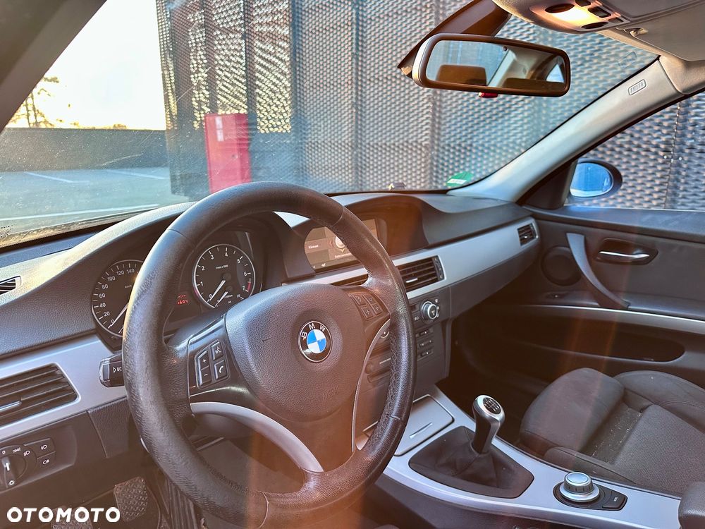 BMW Seria 3 318i - 7