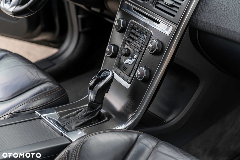 Volvo XC 60 D4 AWD Geartronic Summum - 25