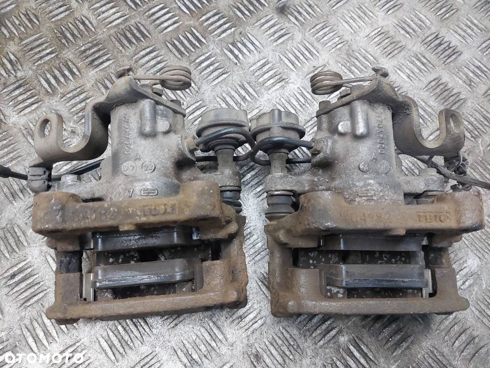 TARCZE HAMULCOWE TYŁ PIASTY + KLOCKI + ZACISKI CITROEN C4 PICASSO I - 4