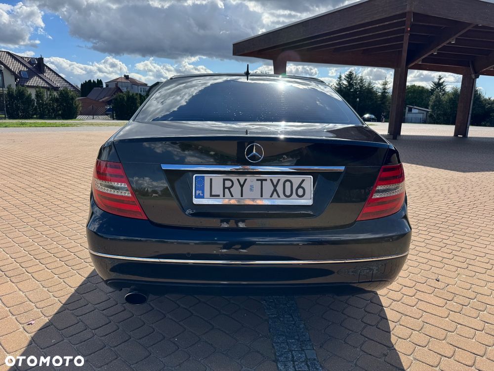 Mercedes-Benz C-Class 2011 photo 4