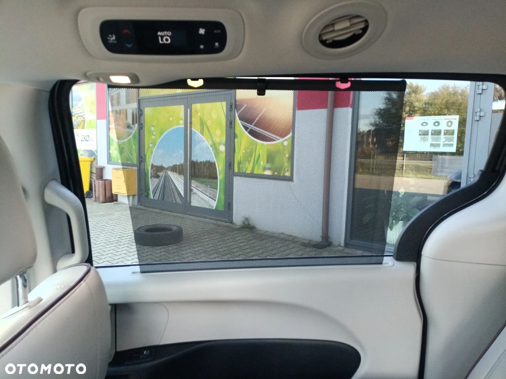 Chrysler Pacifica - 24