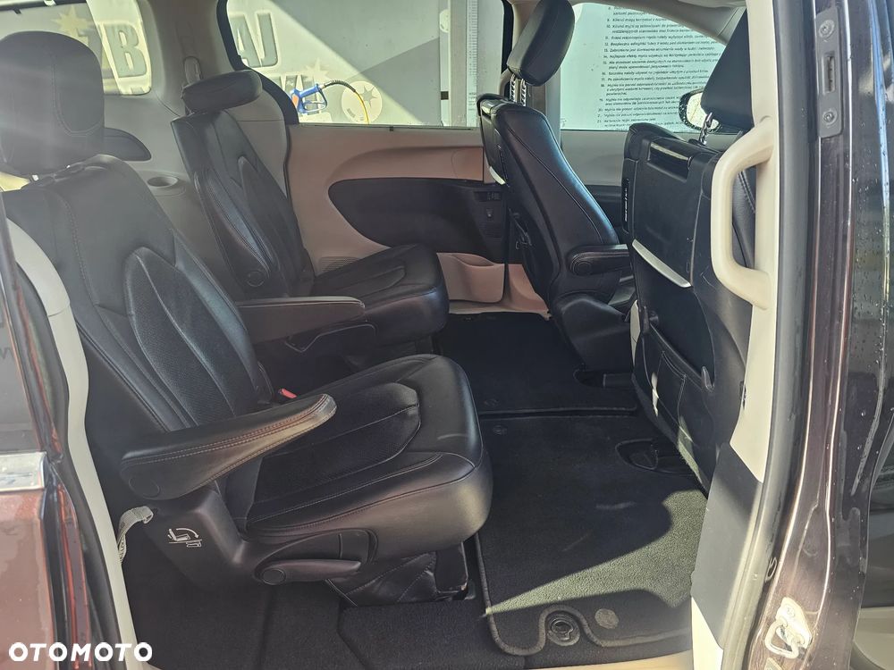 Chrysler Pacifica - 11