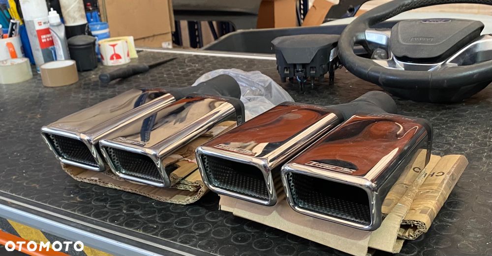 Buzzer PODWÓJNA KOŃCÓWKA WYDECHU RURY WYDECHOWEJ PROSTOKĄTNA 2 x PODWÓJNE KOŃCÓWKI  WYDECHU  PROSTOKĄTNE FIRMY BUZZER prostokąt długa długie z kwasówki blachy nierdzewnej Kwasówka blacha nierdzewna bus do busa Renault Trafic Mercedes vito Volkswagen vw t5 ford custom transit Toyota proace - 5