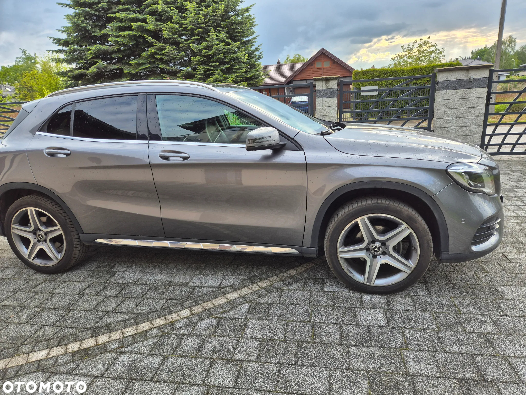 Mercedes-Benz GLA 200 7G-DCT AMG Line - 3