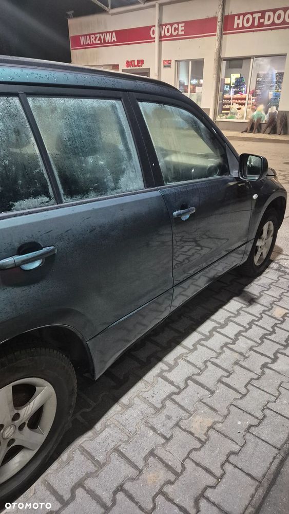 Suzuki Grand Vitara 2.0 Comfort + - 18