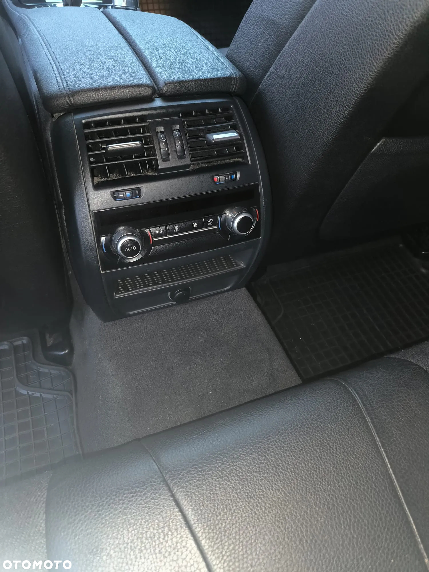 BMW Seria 5 528i xDrive - 14