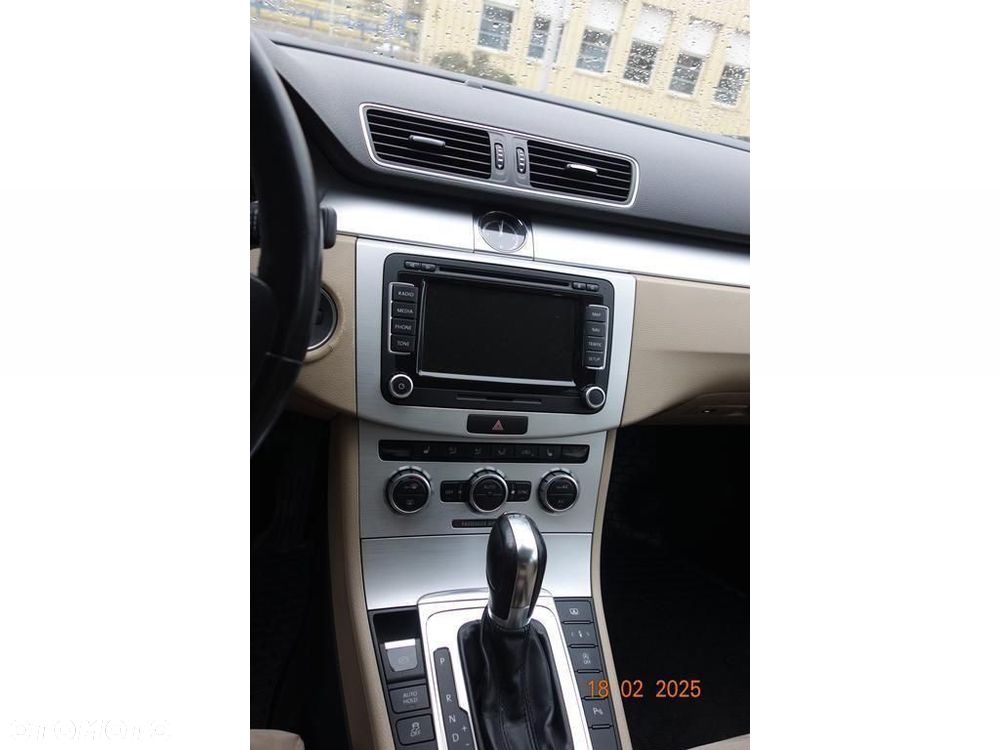 Volkswagen Passat CC - 32