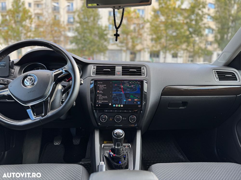 Volkswagen Jetta - 7