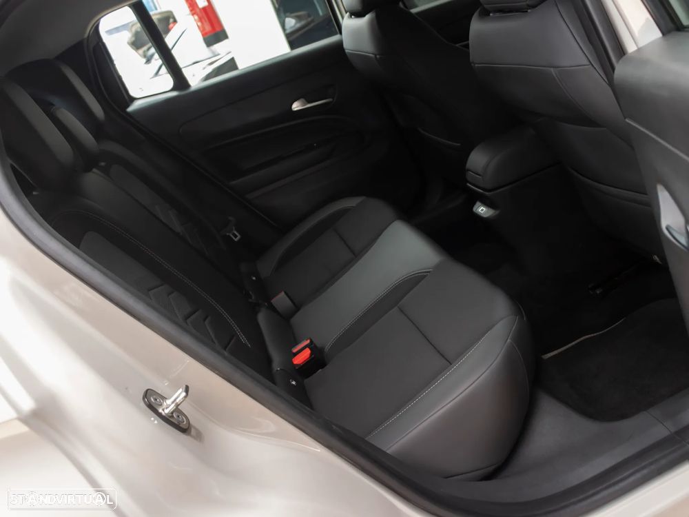 Jeep Avenger 1.2 GSE T3 Altitude - 11